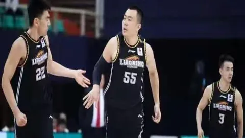 澳篮连战连捷，激战36人战队挑战凤凰队精彩对决回顾！